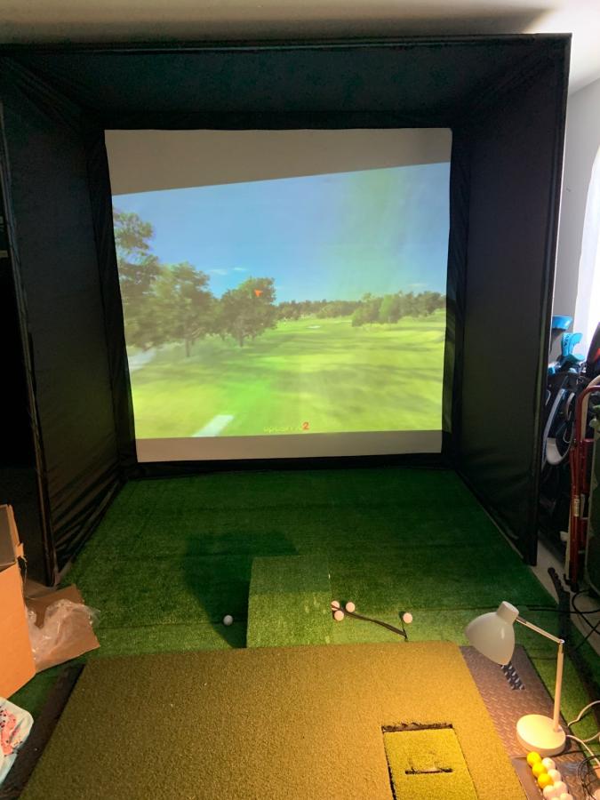 Click image for larger version  Name:	golf-sim-1.jpg Views:	0 Size:	69.4 KB ID:	336359